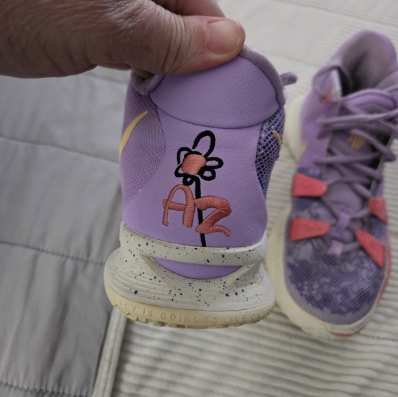 Nike Kyrie 7 Daughters Purple and Pink Basketball Shoes Size 7 - Picture 11 of 16